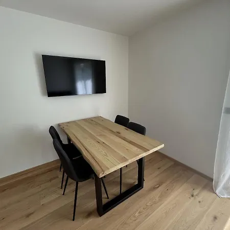 Schaetzlein In Apartment
